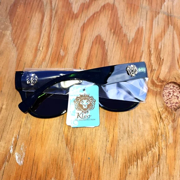 Kleo Stylish Black Sunglasses - Picture 4 of 16